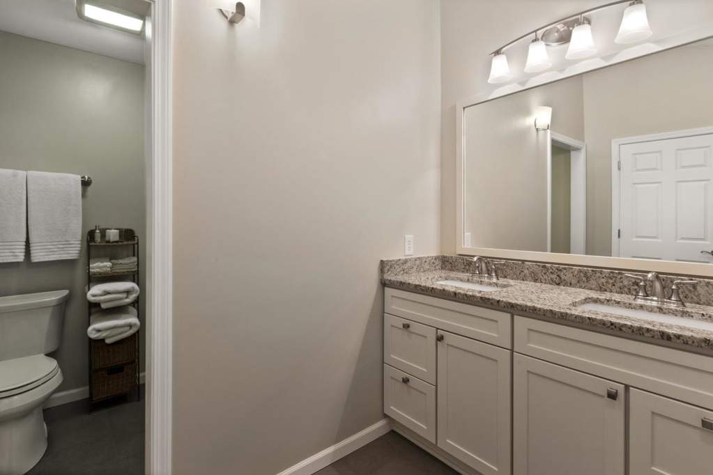 57 N Walworth Ave #212 Williams Bay, Wisconsin 53191 - IMG_2564
