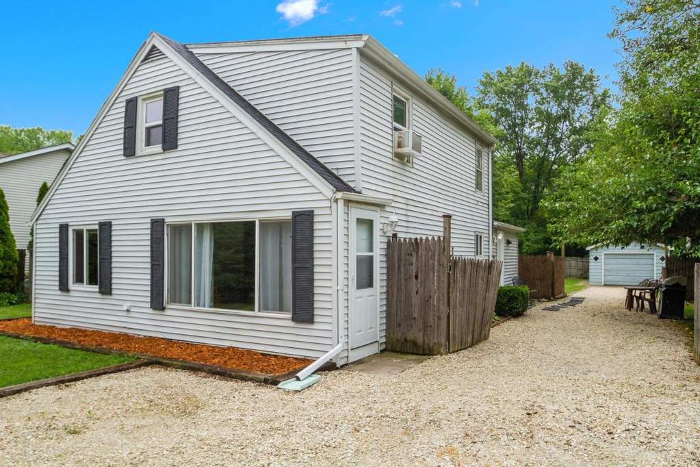 26825 110th St Trevor, WI 53179 MLS 1653452 properties