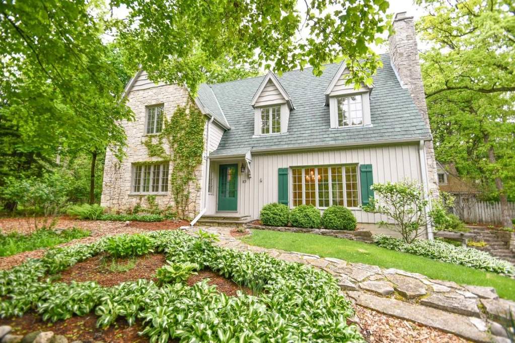 1236 Mill Rd Delafield, WI 53018 MLS 1657049 properties