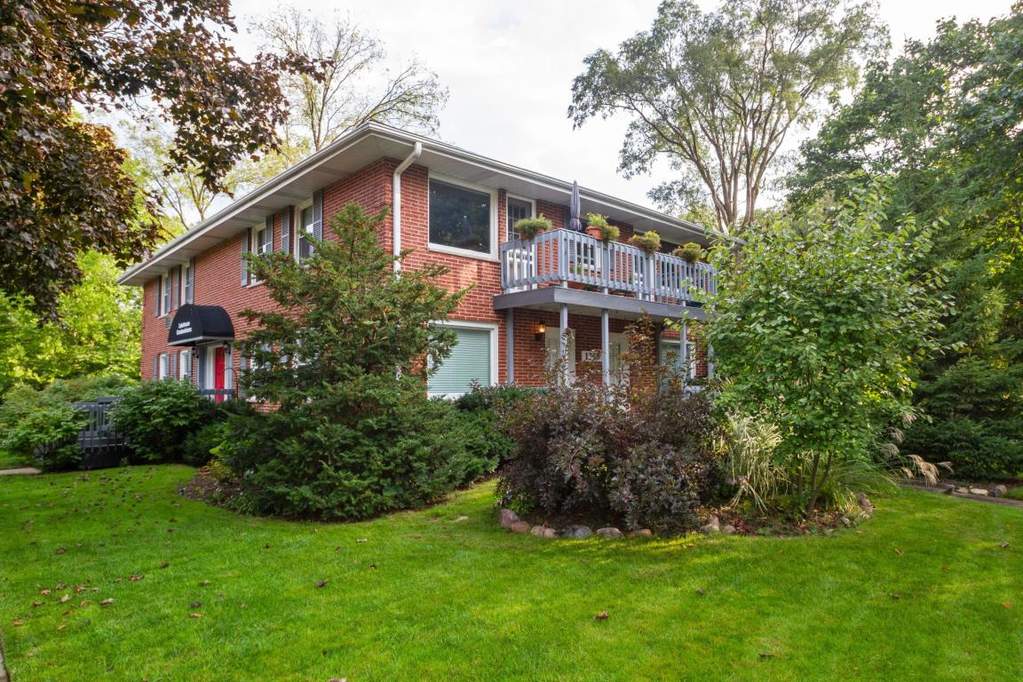 1335 W Main St 5 Lake Geneva, WI 53147 MLS 1661774 properties