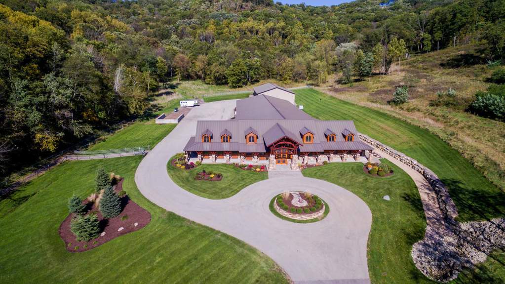 N4715 Marcou Rd Onalaska, Wisconsin 54650 - 1
