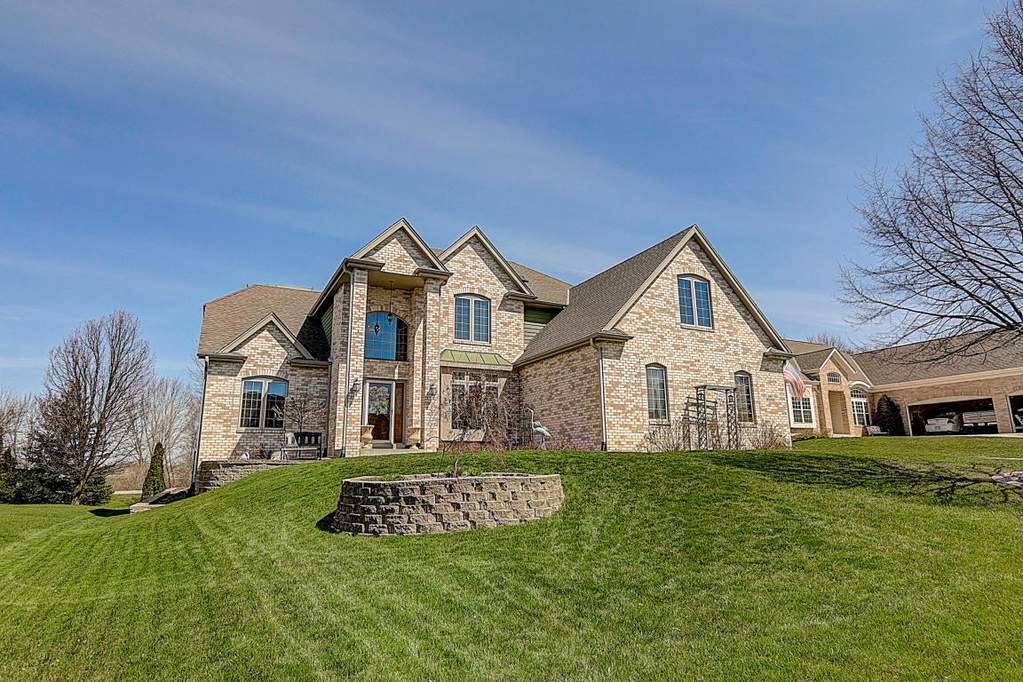 S95W12914 Walter Hagen Dr Muskego, WI 53150 MLS 1695238 properties
