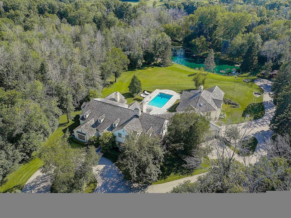 8247 N River Rd River Hills, WI 53217 MLS 1696822 properties