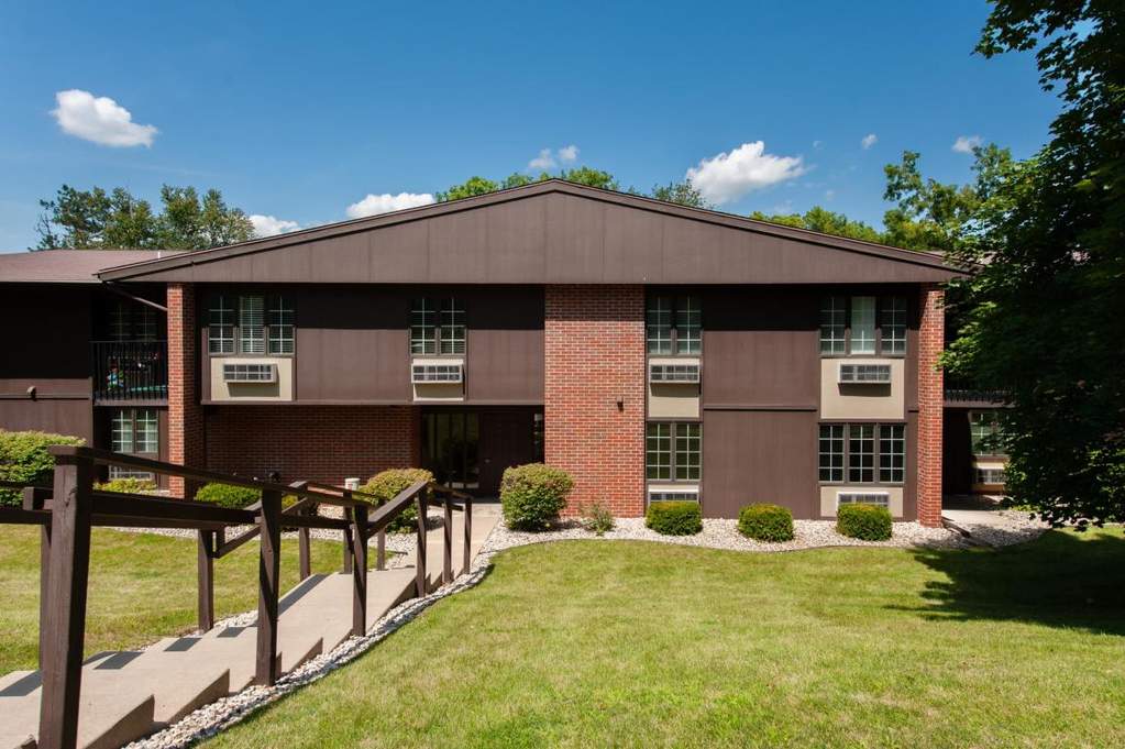 21 Matterhorn Cir #02 Lake Geneva, Wisconsin 53147 - 01-Front View