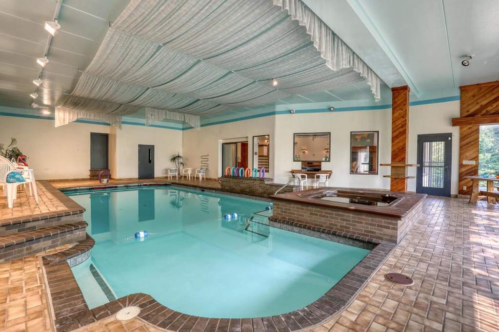 3057 Red Fox Cir Colgate, Wisconsin 53017 - Indoor Poool and Jacuzzi