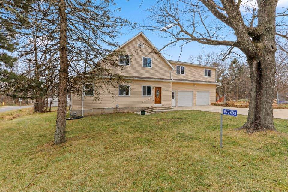 W3803 Magnolia Dr Lake Geneva, Wisconsin 53147 - W3803 Magnolia Dr - Front