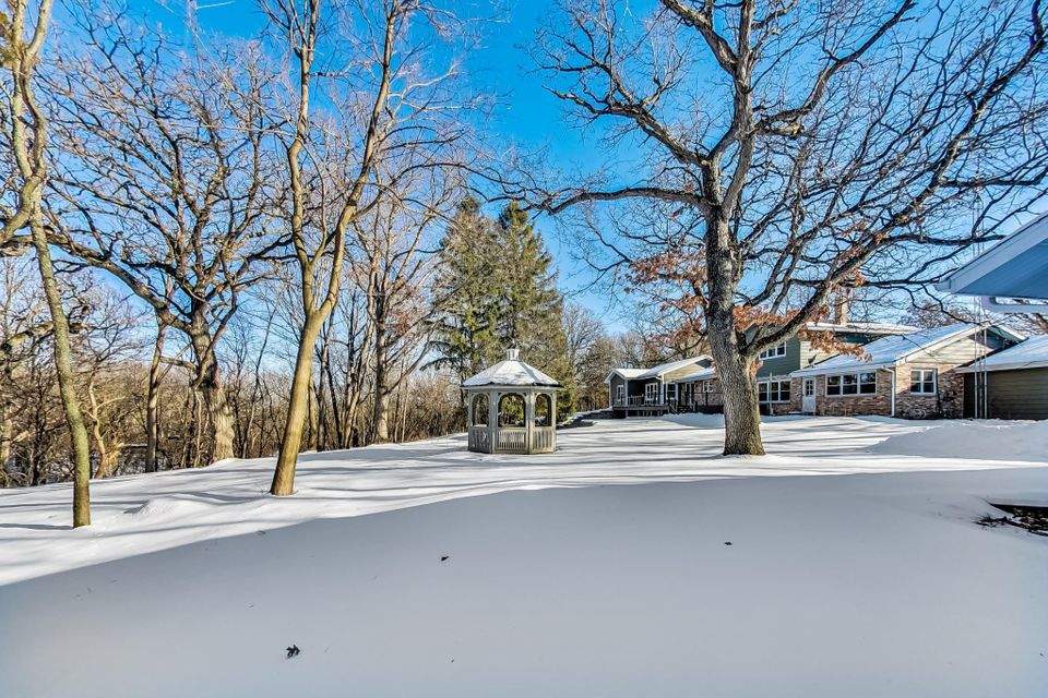 36228 Bassett Rd Burlington, Wisconsin 53105 - 1 Welcome Home Gazebo