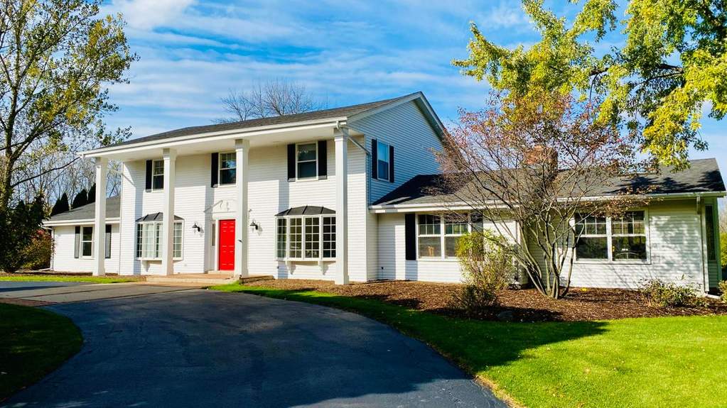 2626 W Ranch Rd Mequon, Wisconsin 53092 - Front