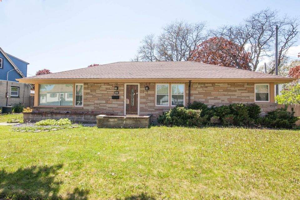 4465 N Houston Ave Milwaukee, Wisconsin 53218 - front view