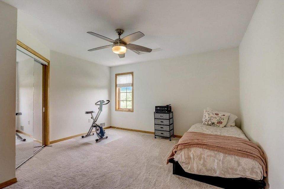 9903 81st Pl Pleasant Prairie, Wisconsin 53158 - 22-81st Pl-022