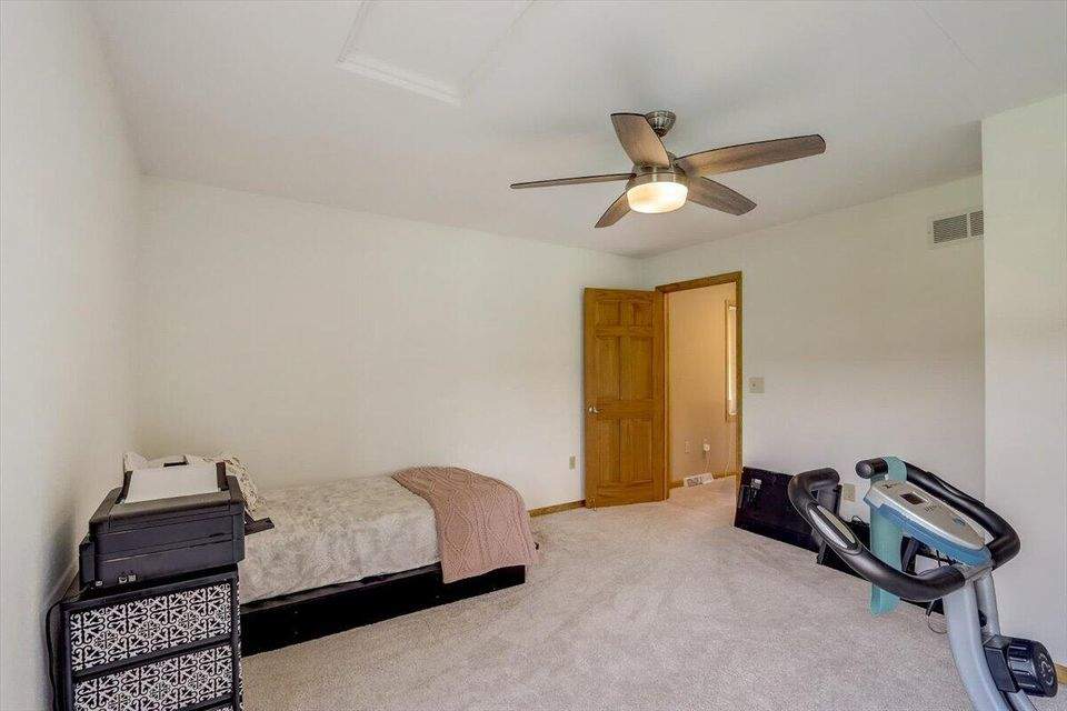 9903 81st Pl Pleasant Prairie, Wisconsin 53158 - 24-81st Pl-024