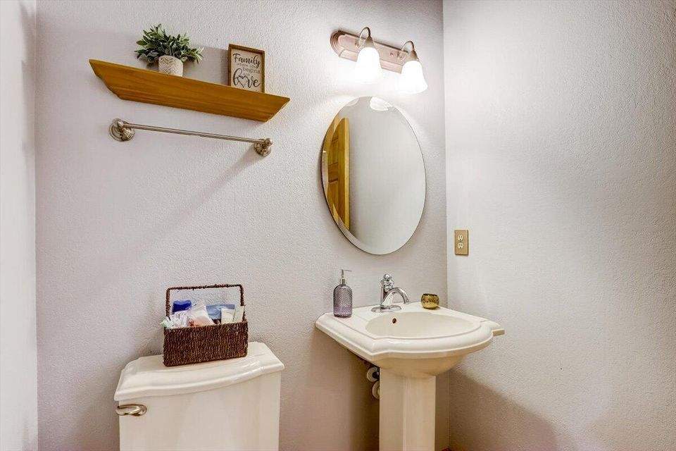 9903 81st Pl Pleasant Prairie, Wisconsin 53158 - 54-81st Pl-054