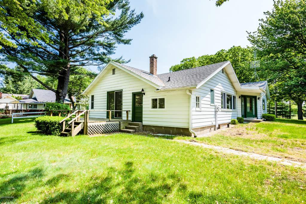 15206 Lakeside Road Lakeside, MI 49116 MLS 19024636 properties