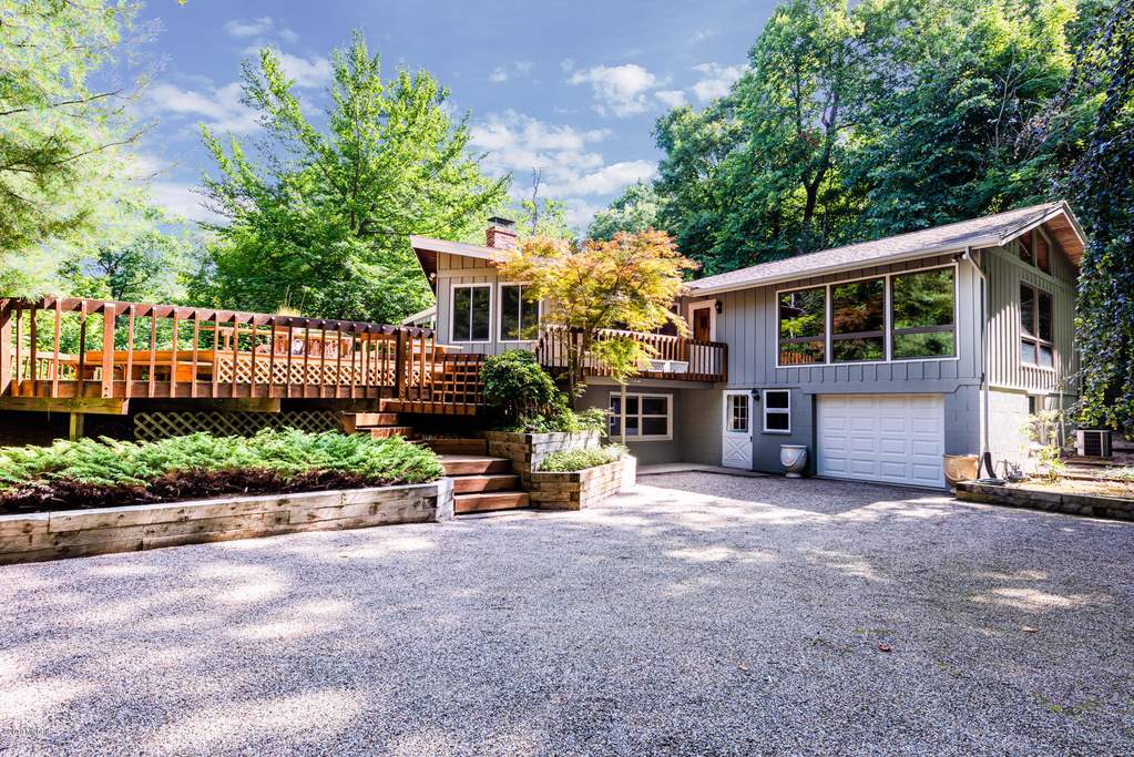 9047 Dunewood Drive Bridgman, MI 49106 MLS 19041680 properties