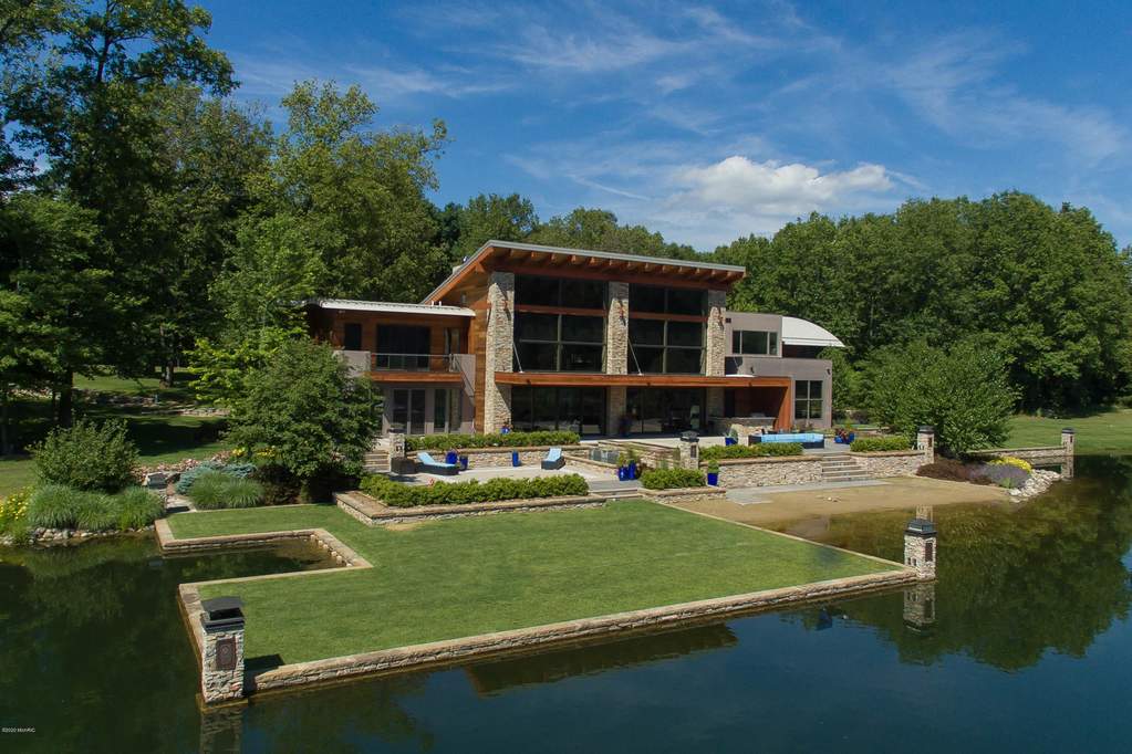 10463 W H Avenue Kalamazoo, Michigan 49009 - 10463_H_Ave_W_Ext_June20_14