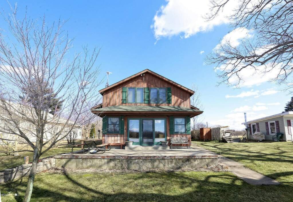 60600 Shoreline Drive Burr Oak, MI 49030 MLS 20008544 properties