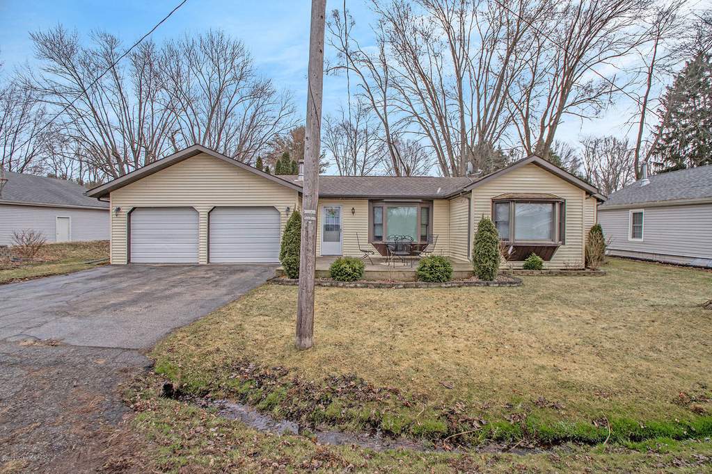 2125 Bass Island Park Drive Eau Claire, MI 49111 MLS 20010244