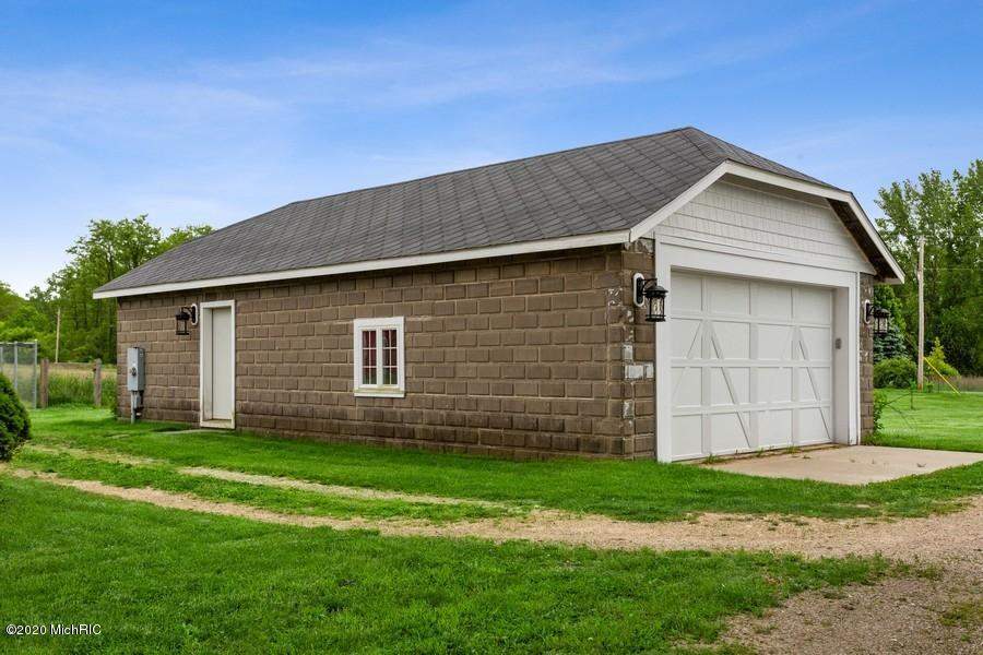 805 Tuttle Road Baroda, Michigan 49101 - 21_805TuttleRd_2006_LowRes