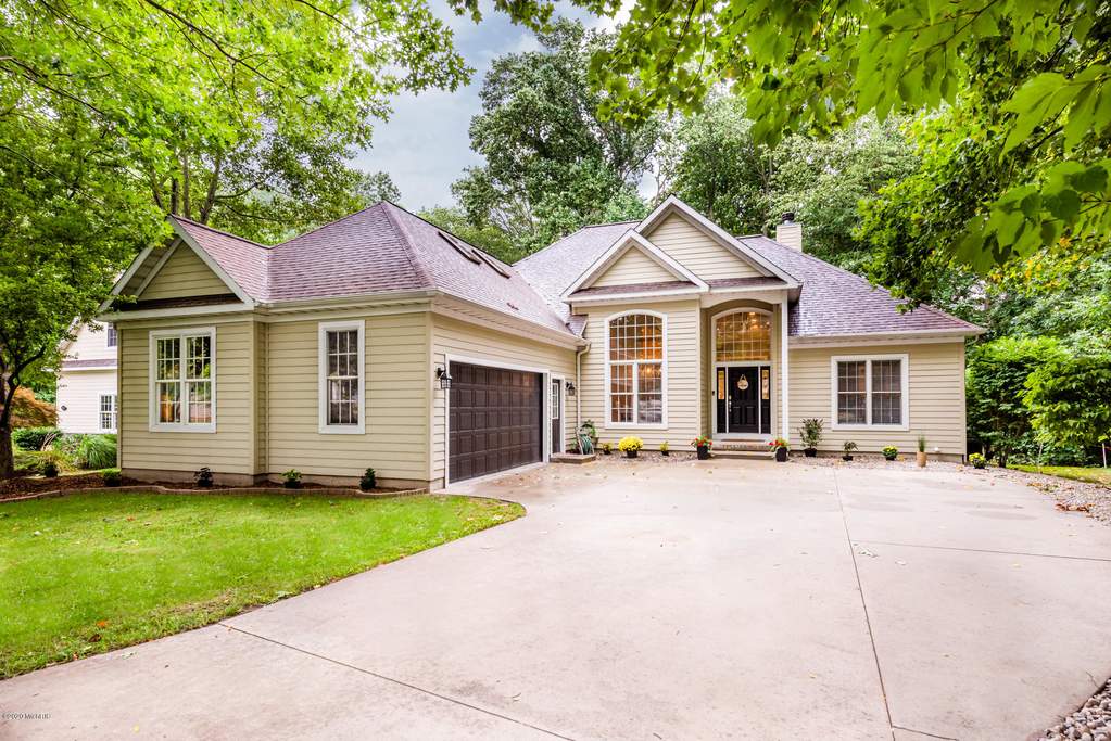 1333 Sycamore Lane Benton Harbor, MI 49022 MLS 20035393 properties