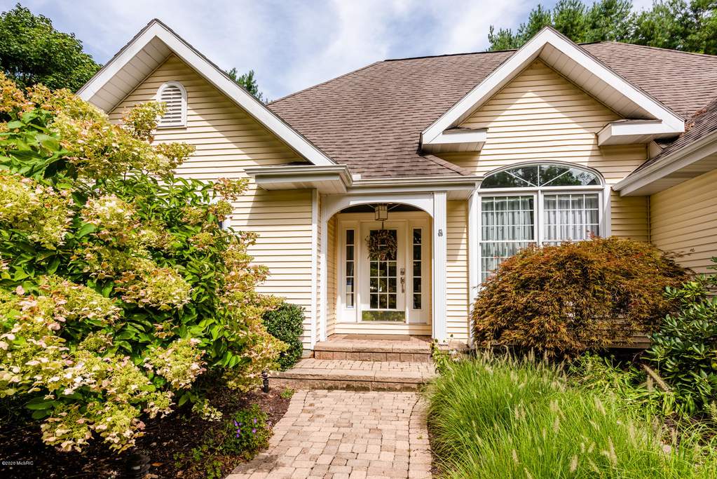 4775 Lakewood Avenue Stevensville, MI 49127 MLS 20036797 properties