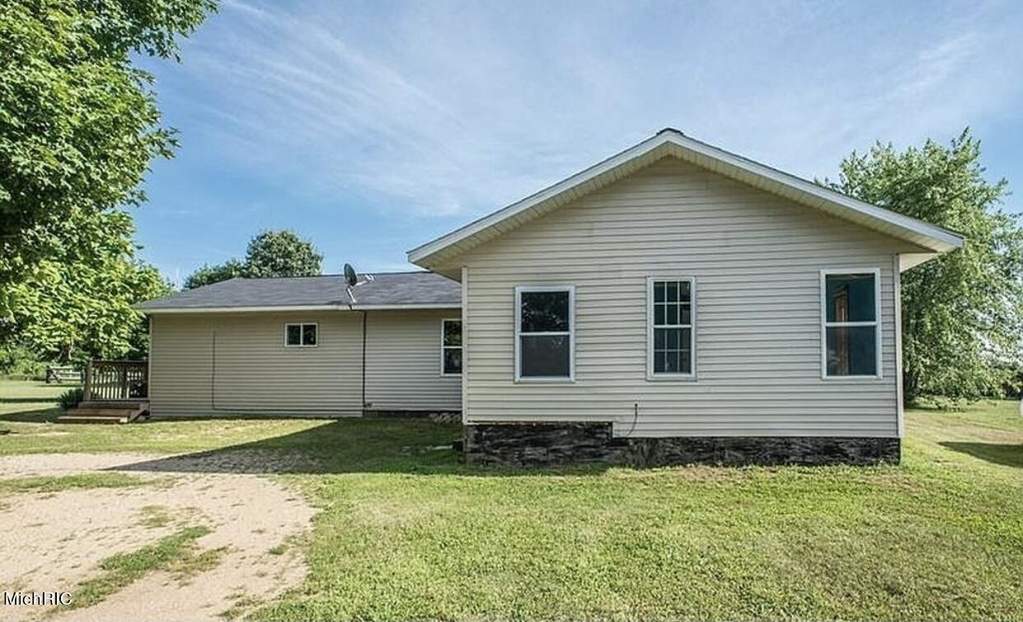 108 131st Avenue Wayland, MI 49348 MLS 21008101 properties