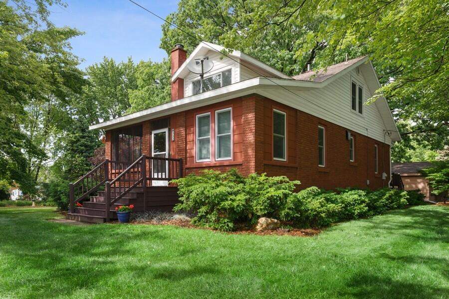 33 S Mayhew Street New Buffalo, Michigan 49117 - 02_33SMayhew_300_FrontView_LowRes