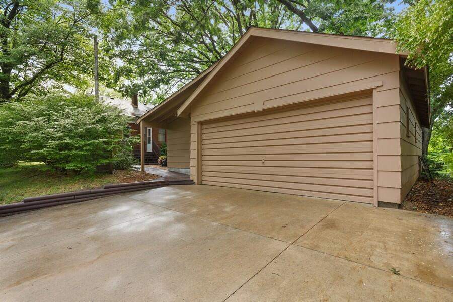 33 S Mayhew Street New Buffalo, Michigan 49117 - 22_33SMayhew_35_Garage_LowRes