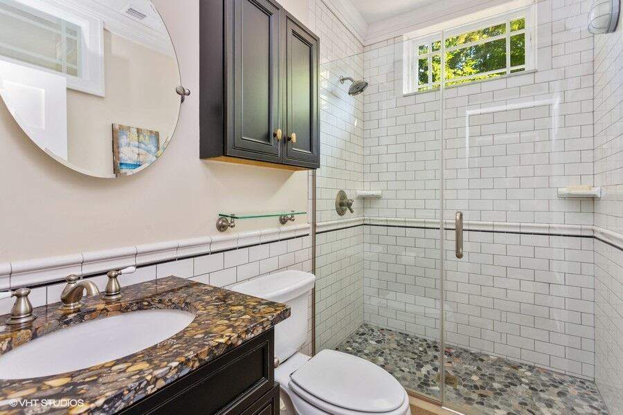 4780 Berrien Path Stevensville, Michigan 49127 - Bathroom