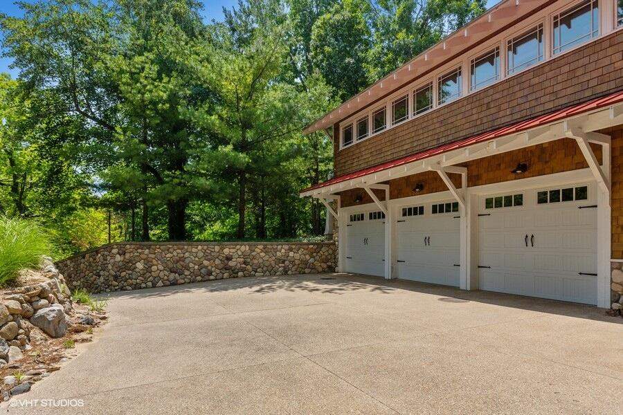 4780 Berrien Path Stevensville, Michigan 49127 - Garage